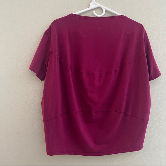 Lululemon Back in Action Short Sleeve Shirt pink magenta women’s size 8 - Picture 2 of 4